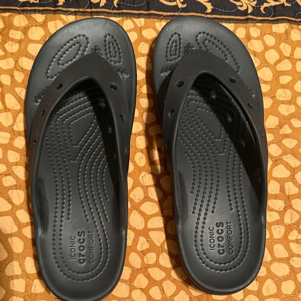 NWT •Iconic CROCS •Comfort Black Flip Flops 🩴